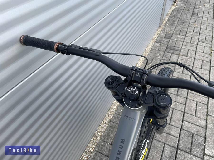 2024 Mondraker Summum Downhill Kerékpár