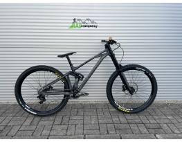 2024 Mondraker Summum Downhill Kerékpár