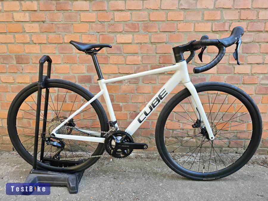 2025-ös Cube Attain SLX országúti 2x12 R7100 S (52-45 cm)