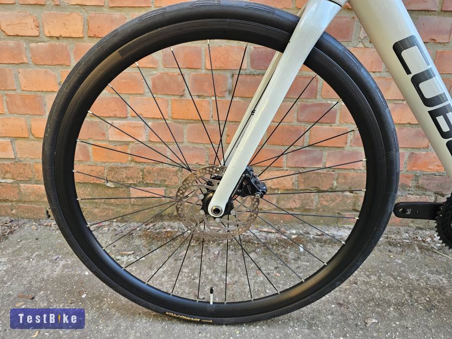 2025-ös Cube Attain SLX országúti 2x12 R7100 S (52-45 cm)
