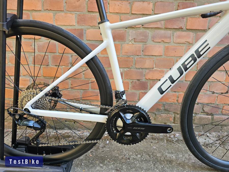 2025-ös Cube Attain SLX országúti 2x12 R7100 S (52-45 cm)