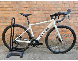 2025-ös Cube Attain SLX országúti 2x12 R7100 S (52-45 cm)