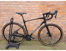 2025-ös Giant Revolt 0 Gravel 2x12 shimano GRX L (58-51 cm)