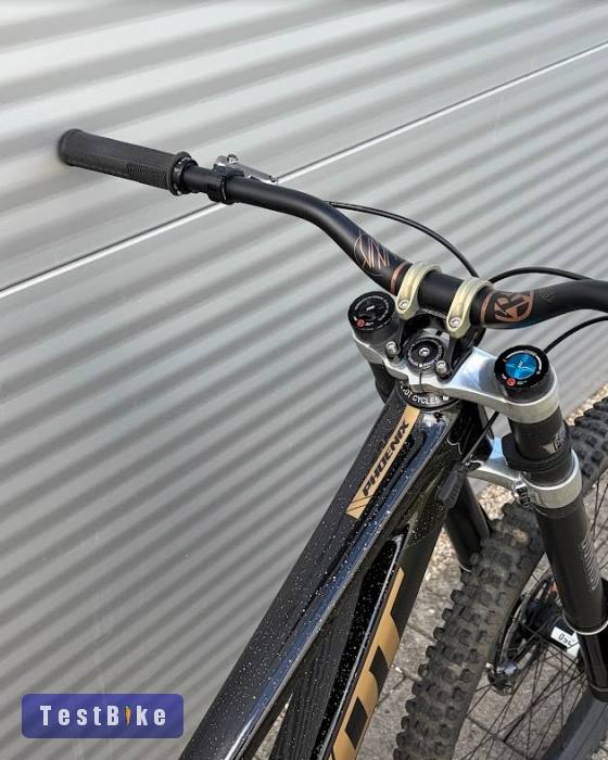 2025 Pivot Phoenix Pro Downhill Kerékpár