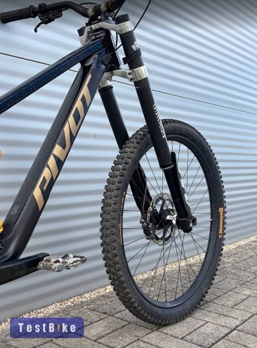 2025 Pivot Phoenix Pro Downhill Kerékpár