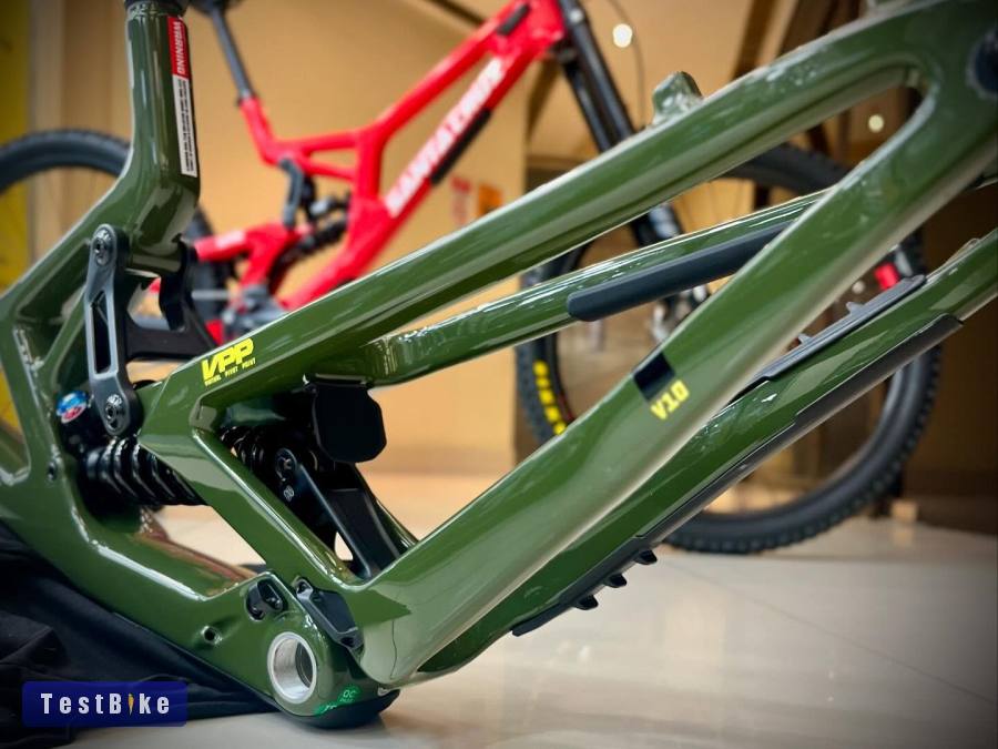 2025 Santa Cruz V10 8 CC frameset  