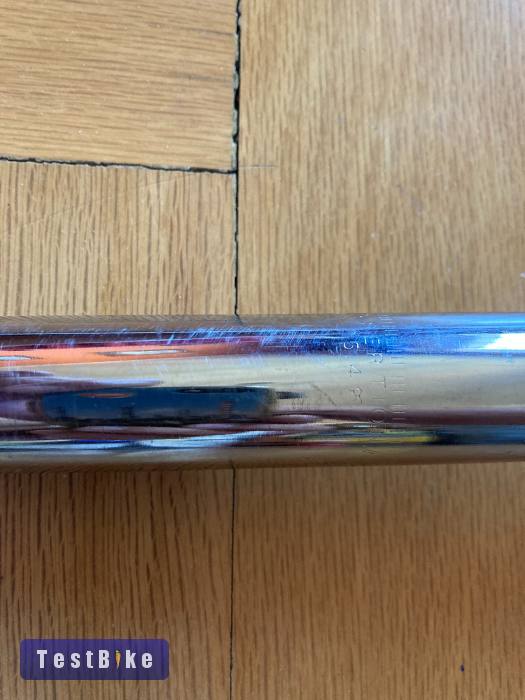 250x25.4 krómozott acél nyeregcső, bilinccsel