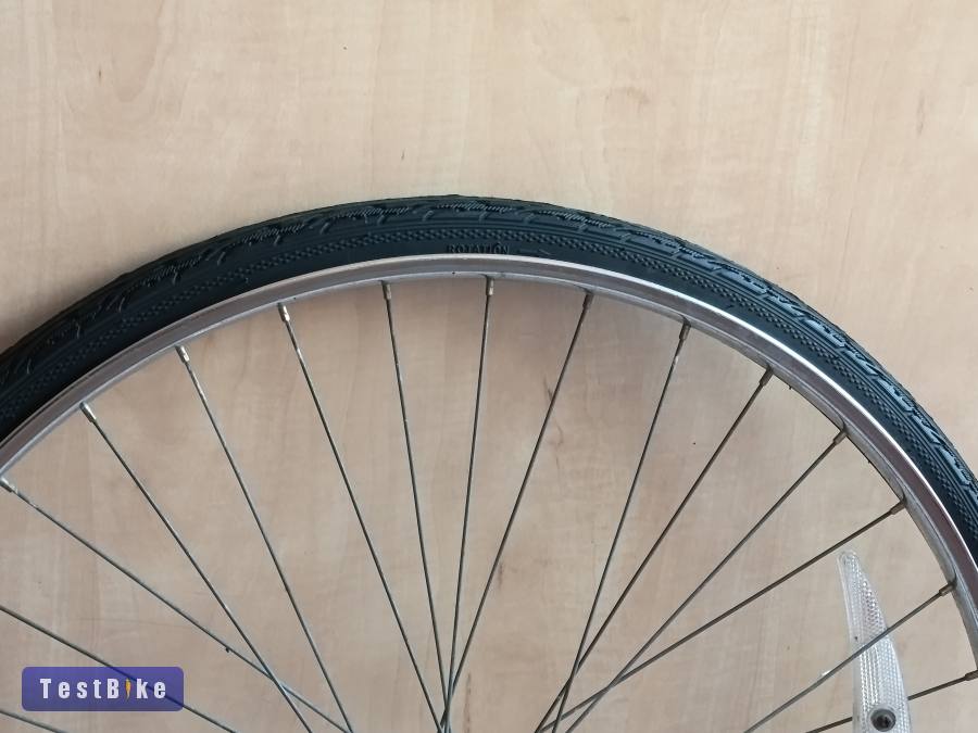 26 -os elsőkerék - 590 -es, azaz 26 x 1 3/8, jó állapotban.