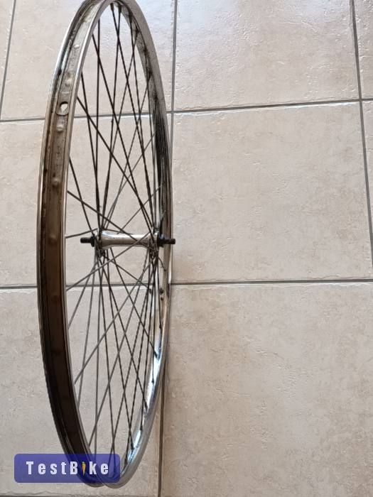 26 -os elsőkerék - 590 -es, azaz 26 x 1 3/8, jó állapotban.