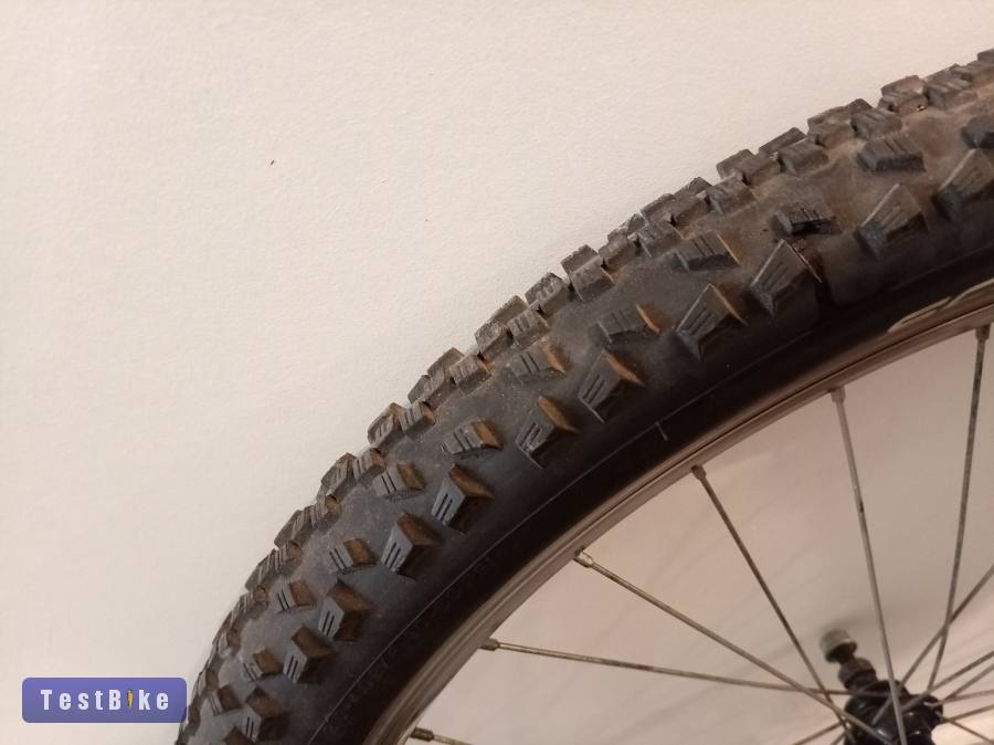 26" hátsó kerék duplafalú felnivel