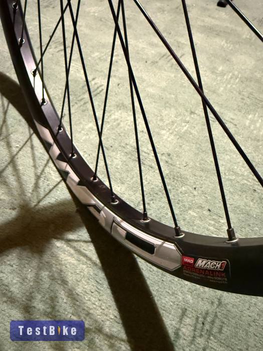 26" Mach1 Mad felni + Shimano Zee FH-M640 agy + DT küllők