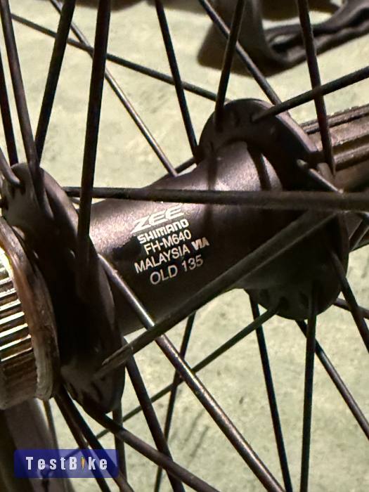 26" Mach1 Mad felni + Shimano Zee FH-M640 agy + DT küllők