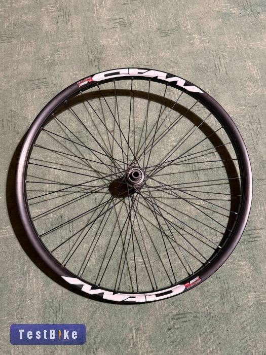 26" Mach1 Mad felni + Shimano Zee FH-M640 agy + DT küllők