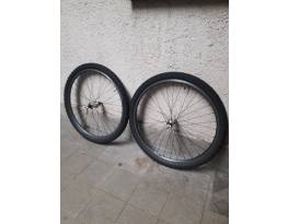 26" Shimano XT agy, Mavic felni, Schwalbe Hurricane gumi