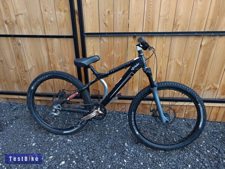 26os m-es vázméretű dirt jumper bicikli