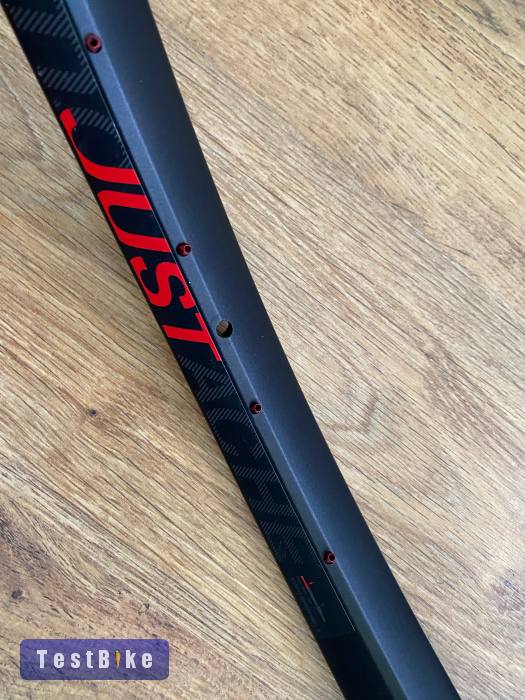 27,5-es 35 mm.széles Moustache felni