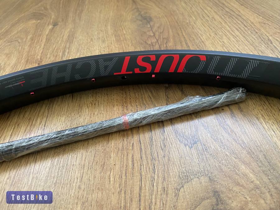 27,5-es 35 mm.széles Moustache felni