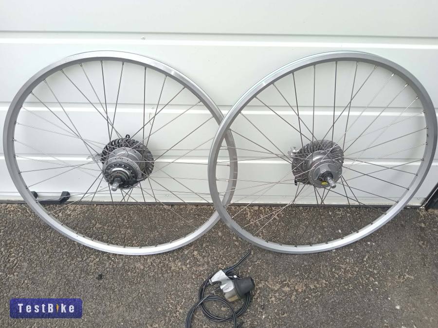 28-as Shimano nexus 8 kerékszett, görgőfékkel.