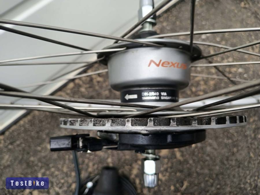 28-as Shimano nexus 8 kerékszett, görgőfékkel.
