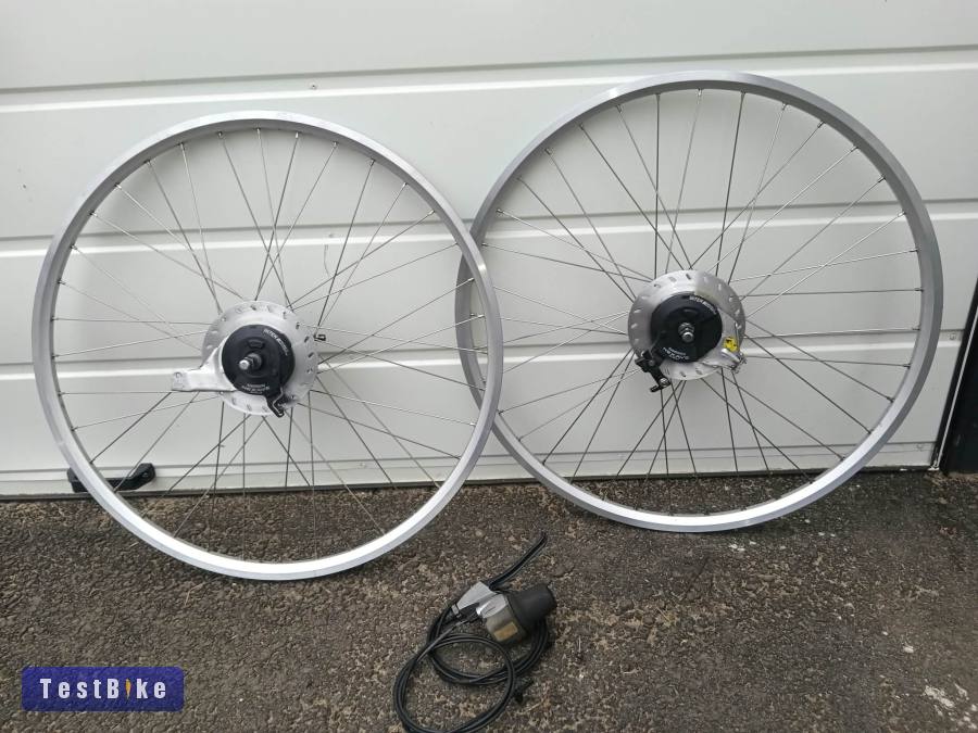 28-as Shimano nexus 8 kerékszett, görgőfékkel.