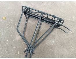 28" KTM csomagtartó gyári pumpával.
