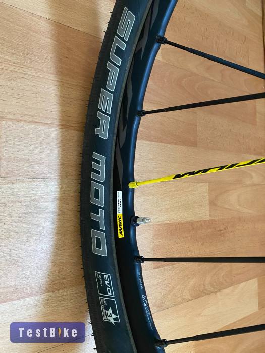 29 / 700 gumik 3x2 db