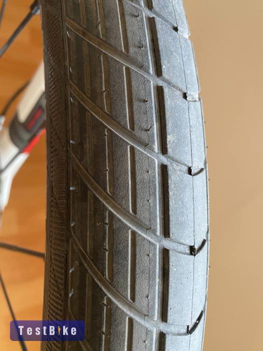 29 / 700 gumik 3x2 db