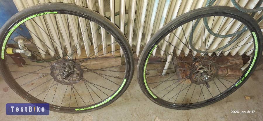 29 es tárcsafékes kerék szett országúti gumival