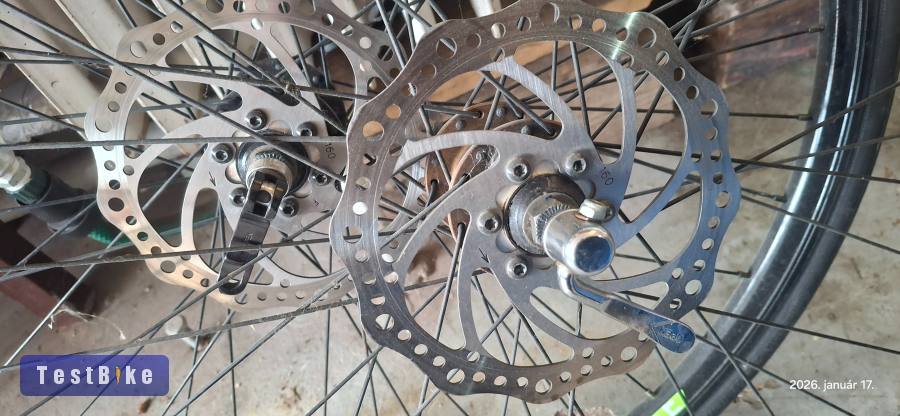 29 es tárcsafékes kerék szett országúti gumival