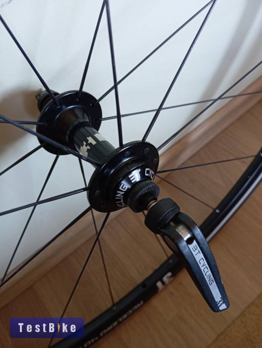 3T országúti első kerék - Bp. 18. ker.