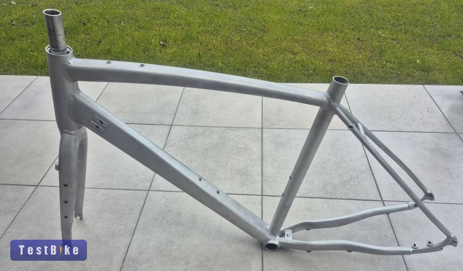 54cm (M) Gravel Al-6061 T6 alumínium váz + villa szett. Nyers/sz
