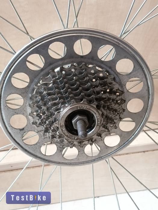 622 -es ( 28 -as ) Trekking hátsó kerék duplafalú Alufelni 