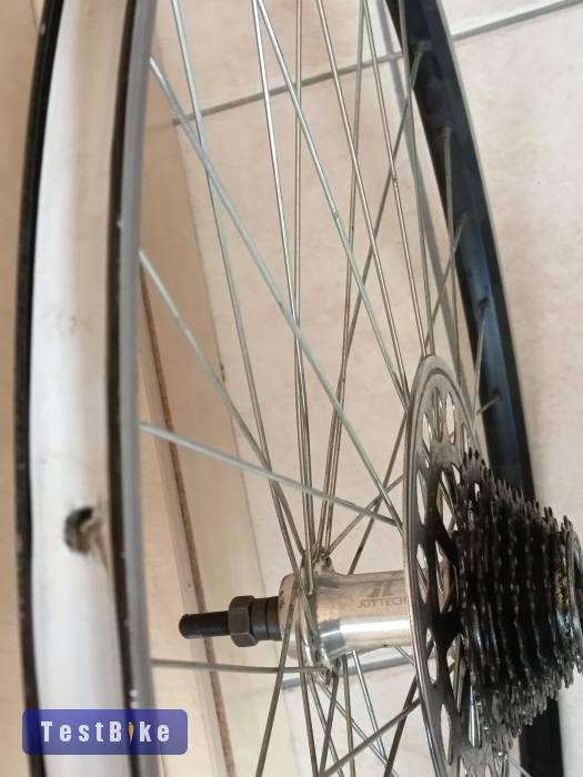 622 -es ( 28 -as ) Trekking hátsó kerék duplafalú Alufelni 