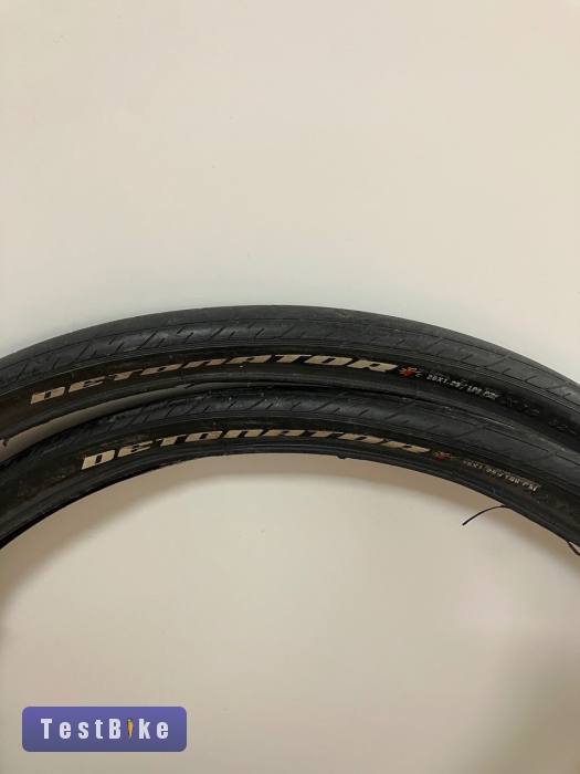 85%-os Maxxis Detonator 26x1.25 külsők párban