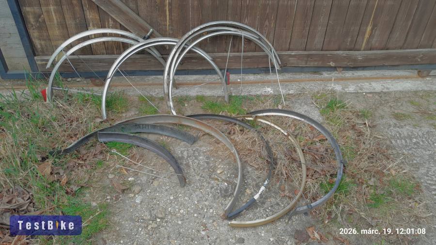 A 80'-as - 2000-es évekből való alkatrészek