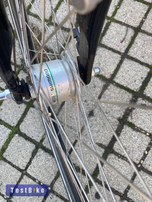 Agydinamós szerelt kerék