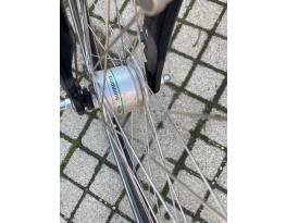 Agydinamós szerelt kerék