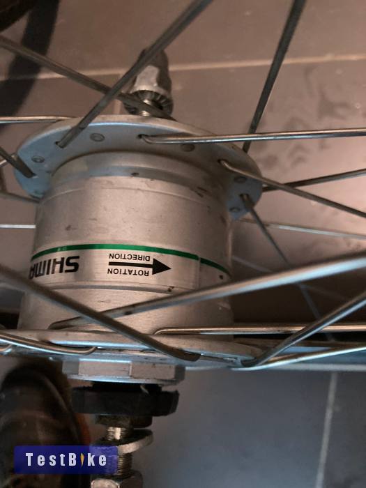 Agydinamós szerelt kerék