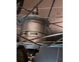 Agydinamós szerelt kerék