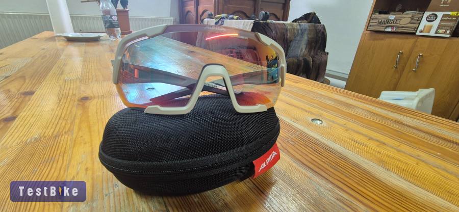 Alpina Rocket QV (fényre sötétedő)