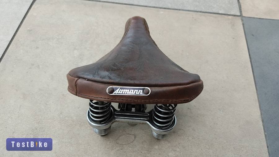 Antik rugós bőr nyereg az 1940-es évekből