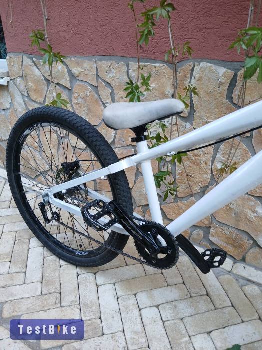 Aztec Impulese dirt jump