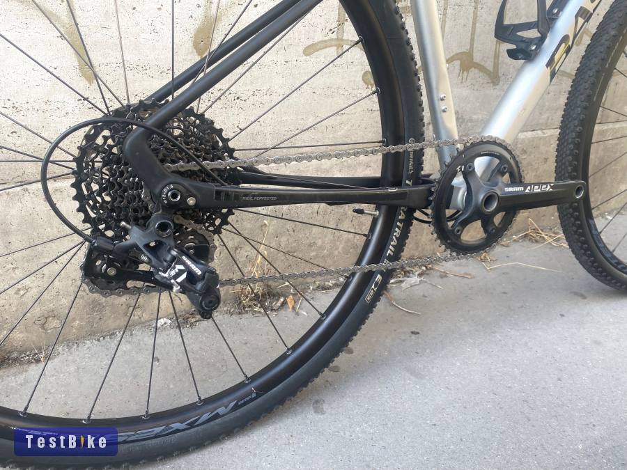 Basso Alu/karbon gravel eladó