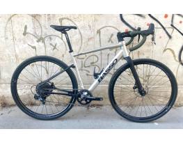 Basso Alu/karbon gravel eladó 