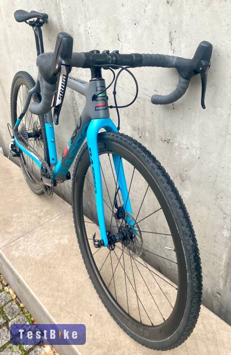 Basso karbon Cyclo/Gravel karbon kerékkel