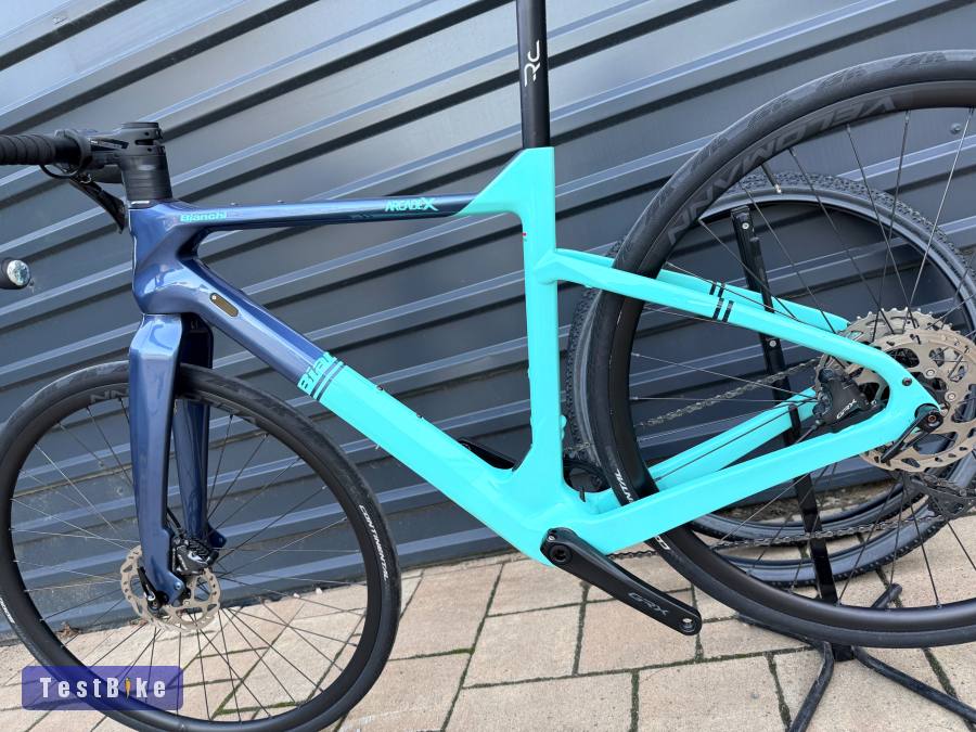 Bianchi Arcadex Carbon karbon gravel GRX810