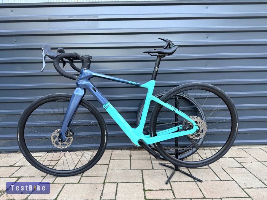 Bianchi Arcadex Carbon karbon gravel GRX810