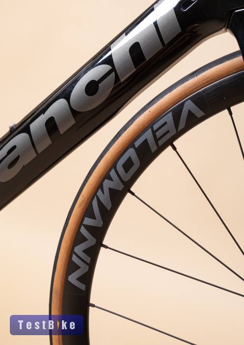 Bianchi Aria Disc 105 Di2 (57) karbon országúti kerékpár 
