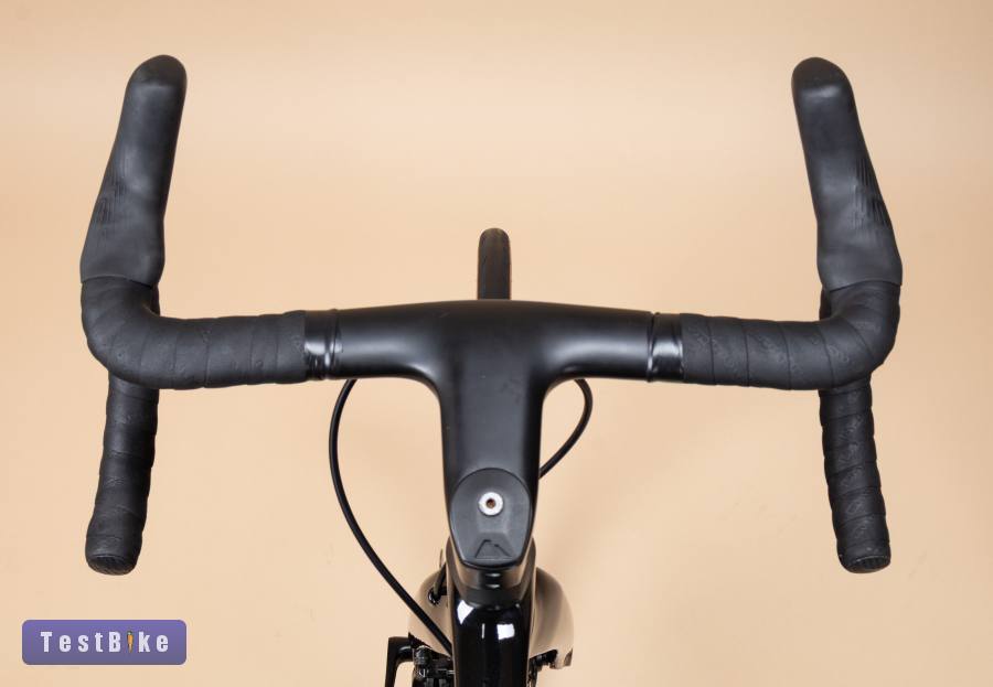 Bianchi Aria Disc 105 Di2 (57) karbon országúti kerékpár 