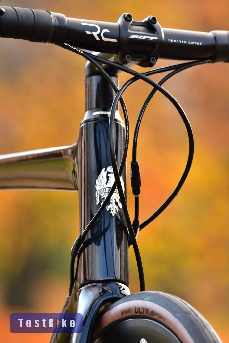 Bianchi Aria Disc (59) full karbon országúti kerékpár